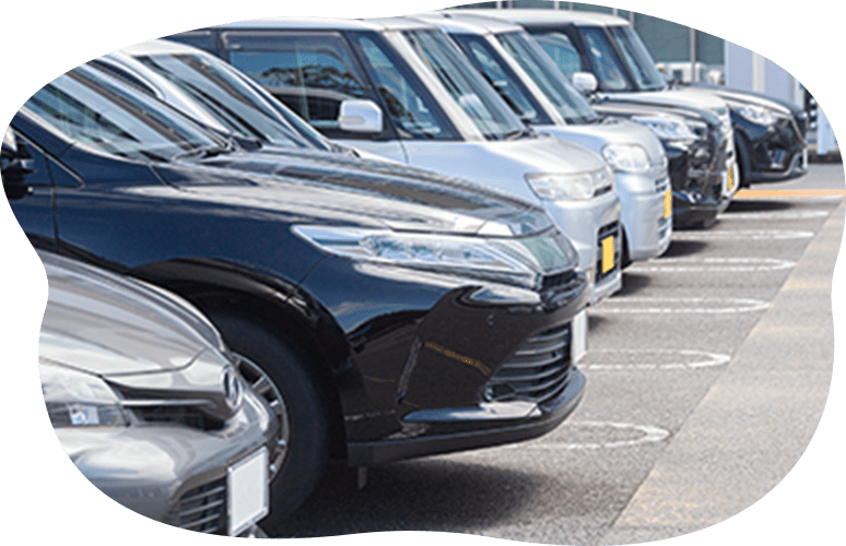 多数の広々とした駐車場